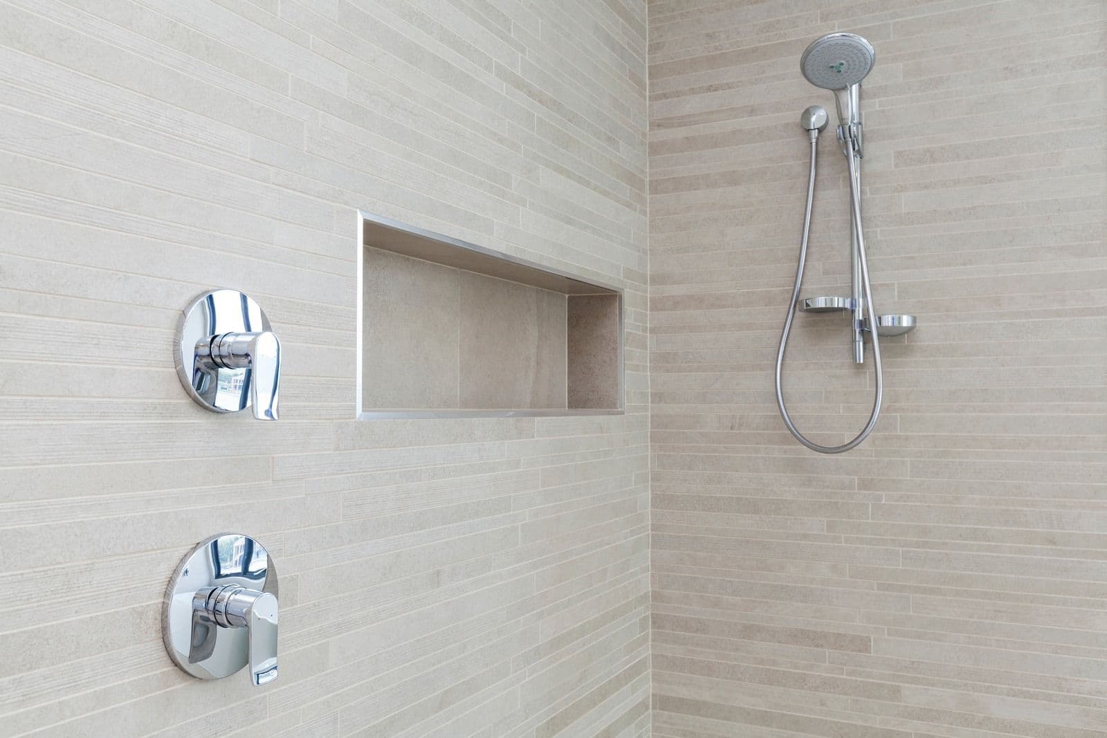 imgi_52_jacuzzi-showers-in-springfield-mo-close-up.jpg