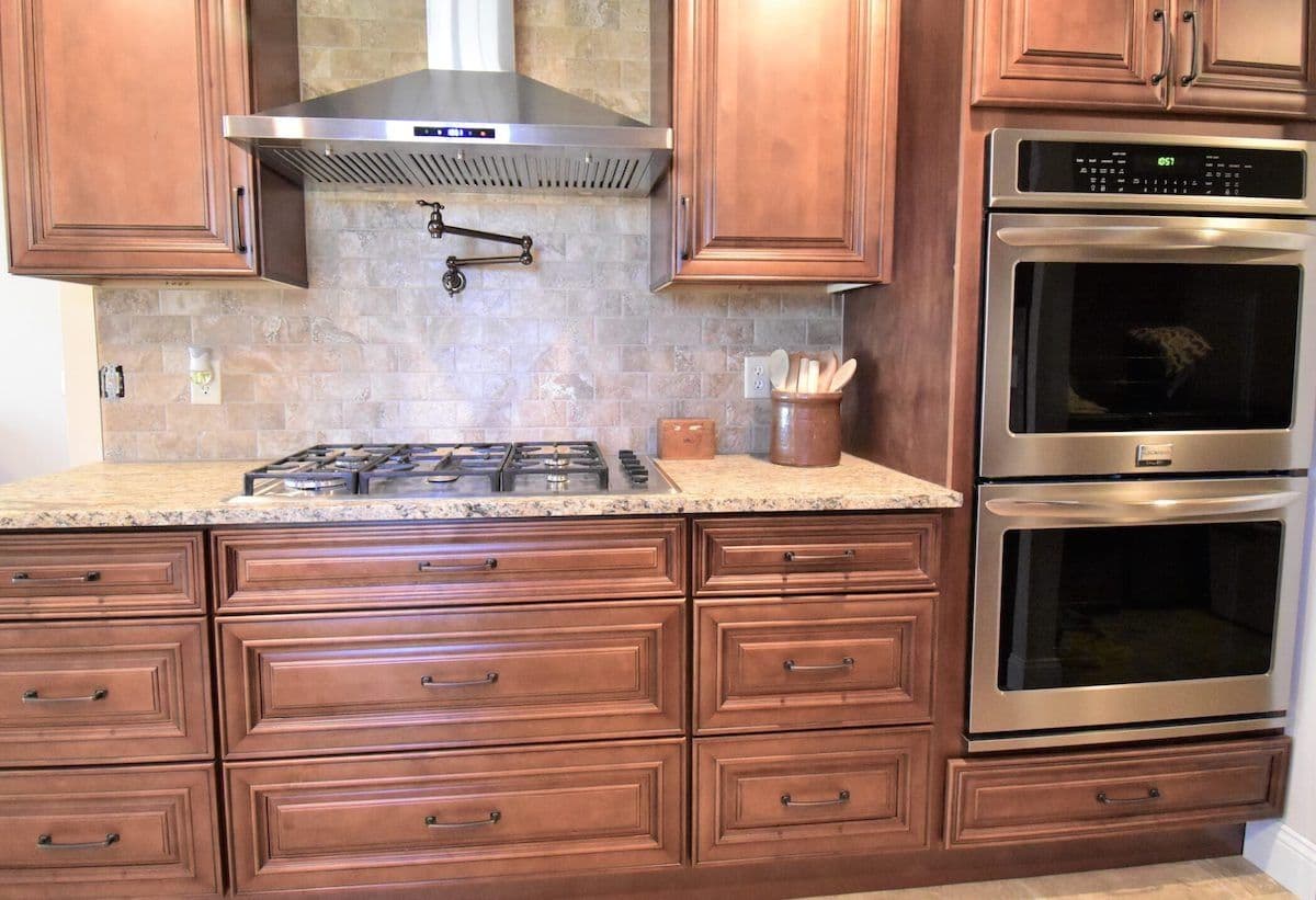 imgi_9_Galley-Kitchen-Oven.jpg